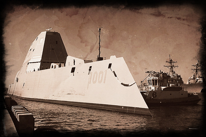 «Золотым утюгом» шайтан-лодку разносчиков демократии окрестили не только потому, что внешне корабль действительно чем-то напоминает футуристический утюг, но и из-за того, что потраченные на него деньги оказались выброшенными на ветер.