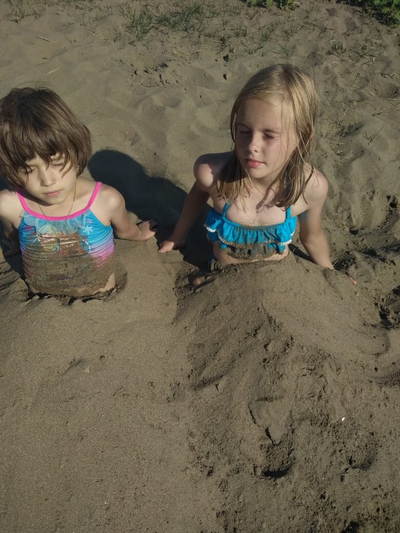 Настя и Соня, река Бия, Алтайский край.