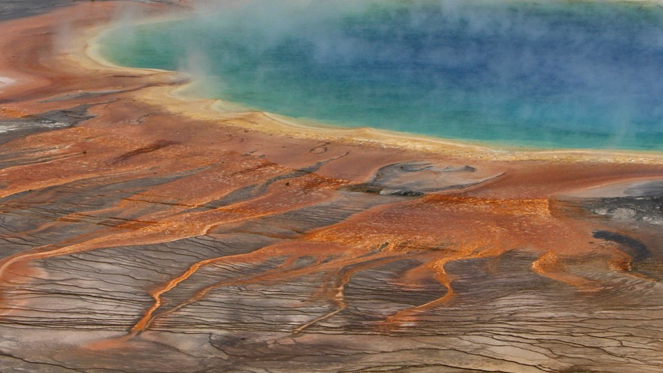 Источник: https://www.nps.gov/yell/learn/nature/hydrothermal-systems.htm
