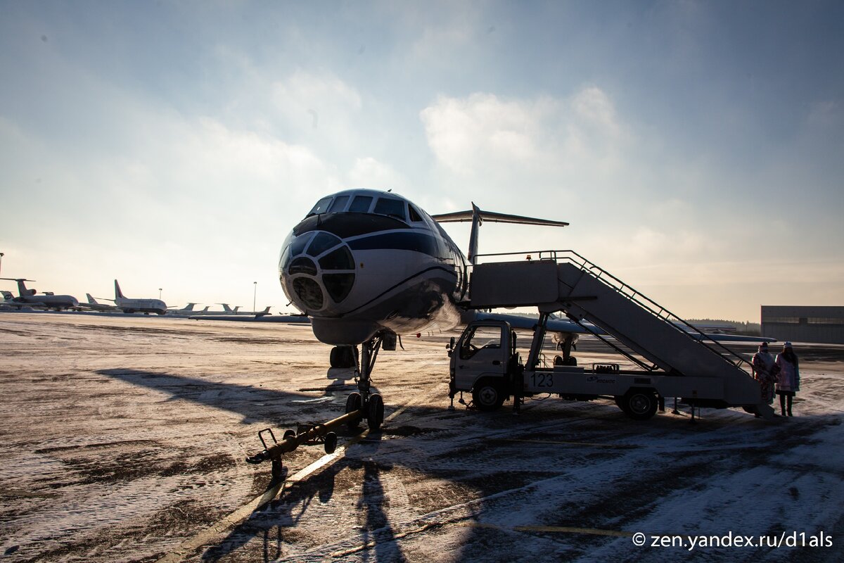 Для чего в самолете Ту-134 кабина со стеклянным 