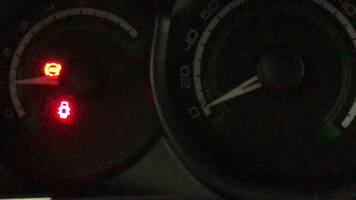 На Лада X-Ray горит ошибка ABS