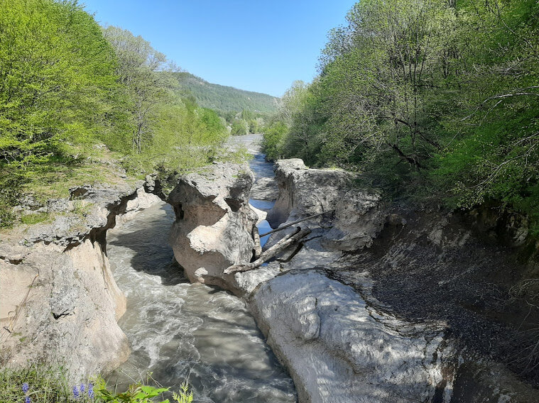 Окончание теснины видно
