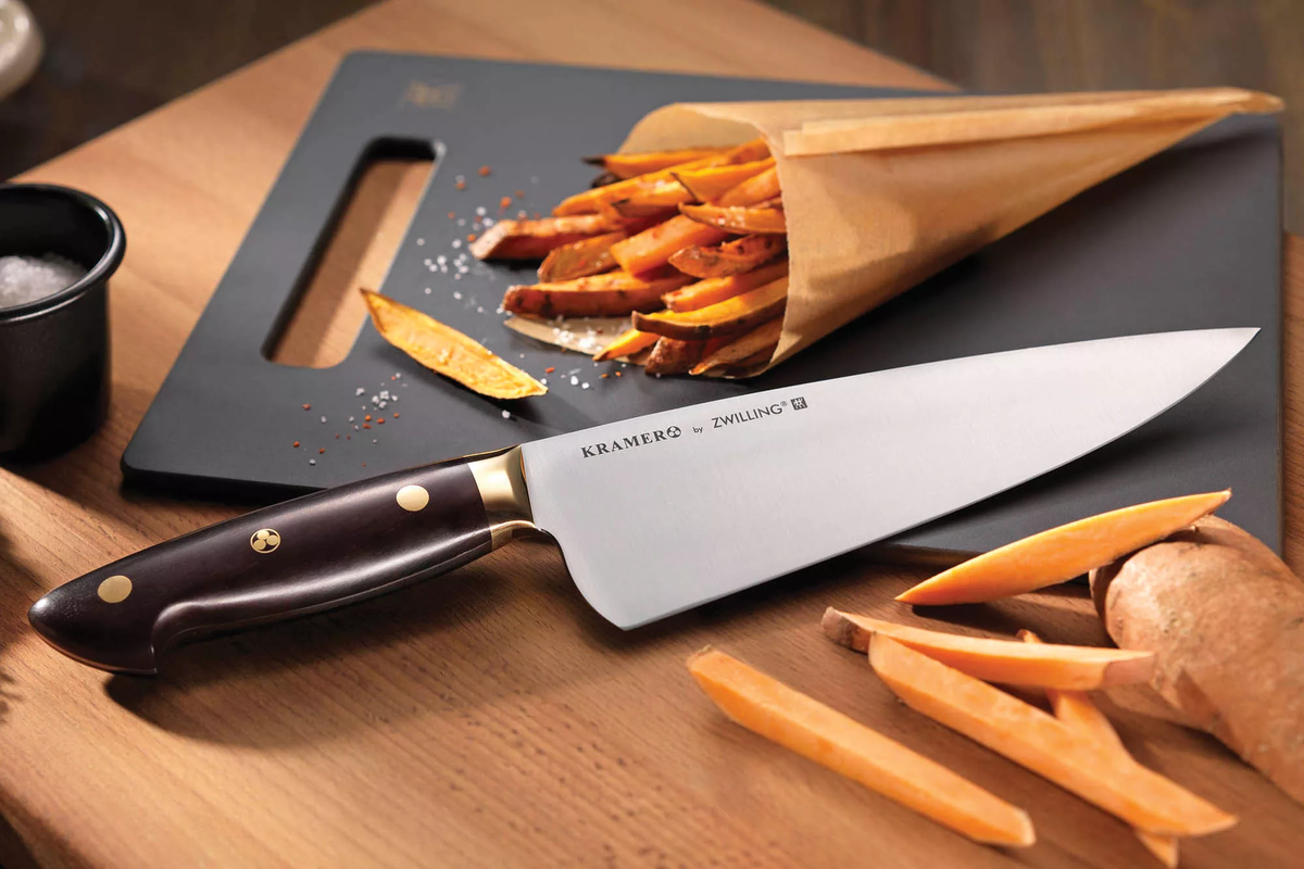 Какой кухонный нож выбрать. Шеф нож Zwilling. Zwilling Kramer нож. Нож Chef Knife. Боб Крамер ножи.