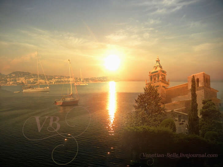 Рассвет на Майорке. По правую руку - Вальдемосский замок, по левую - дух современной Майорки