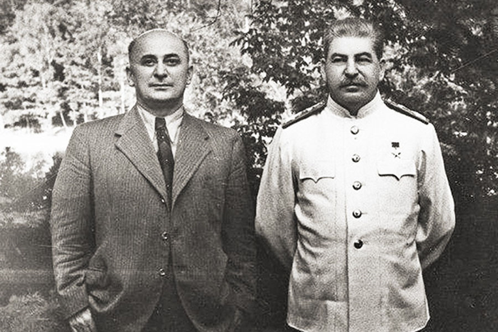 Лаврентий Берия (1899-1953) и Сталин 