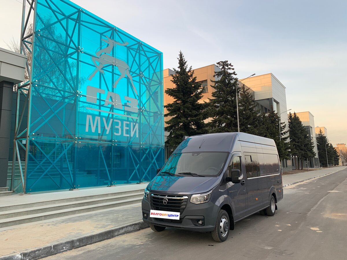 Мотодом рядом с музеем Горьковского Автомобильного Завода 