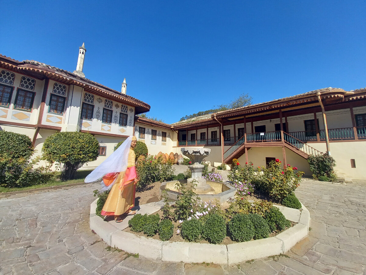 Внутренний двор территории дворца