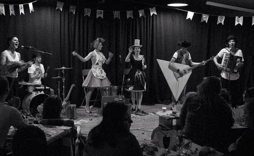 Выступление в конце 2015 года в Лицедеях. 