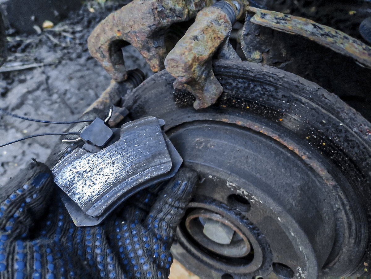 Колодки лишь едва "пошкрябывали" по диску