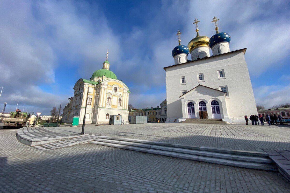 Соборная площадь в Магадане фото