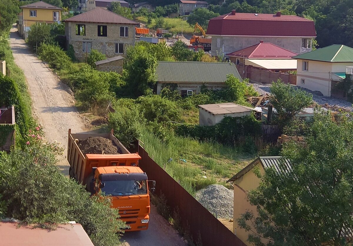 По ту сторону Южнобережного шоссе в Крыму: горная Ялта и как выглядят  внутри улицы, где бывает мало туристов | Под зонтиком | Дзен