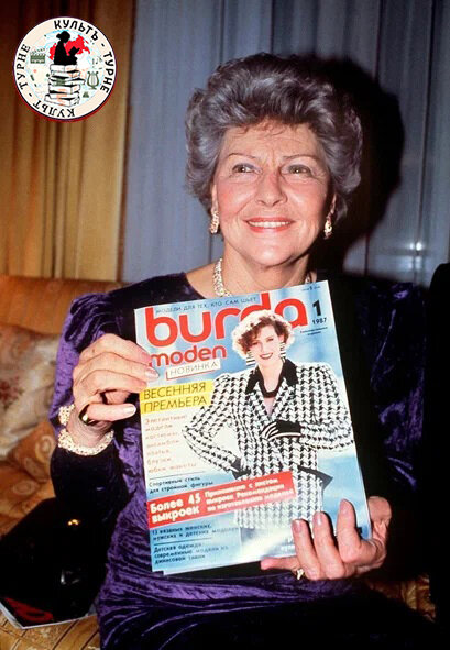 Энне Бурда с первым журналом на русском языке. Фотография с сайта https://burdastyle.ru
