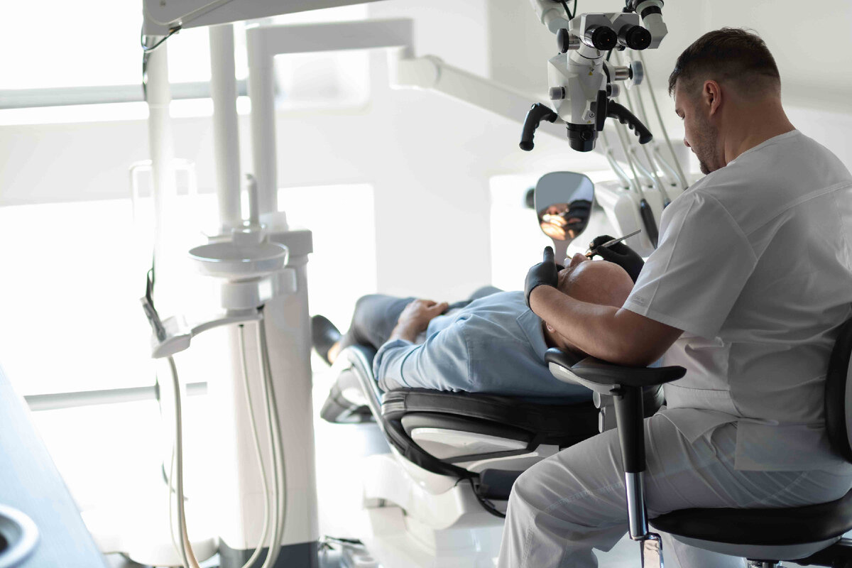 После удаления зуба имплантат лучше всего устанавливать сразу или не позднее чем через 3-6 месяцев.