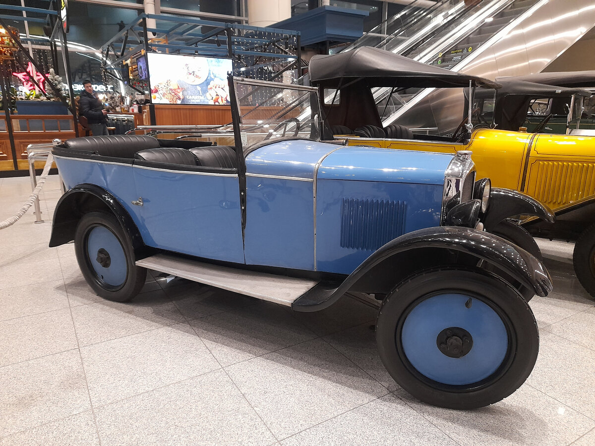 Машины начала прошлого века.