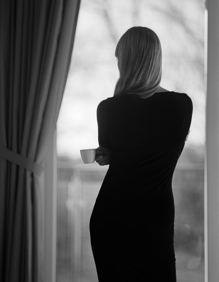 В последнее время Вера часто проводила вечера в одиночестве