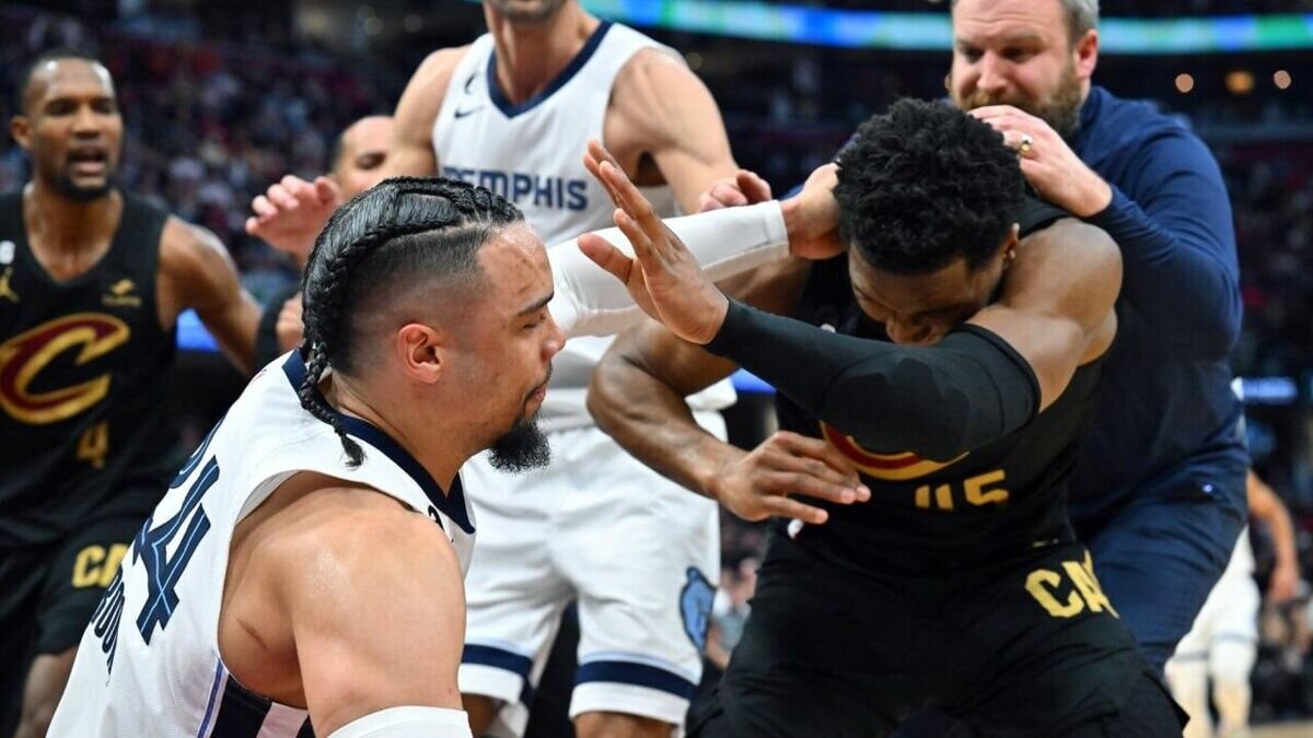    Драка во время матча НБА© Telegram "Р-Спорт"