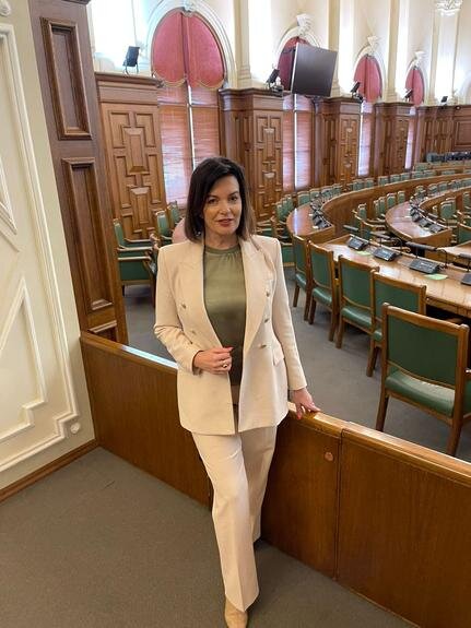    Депутат парламента Латвии Рамона Петравича: К продлению ВНЖ гражданам России следует подходить с пониманием ситуации