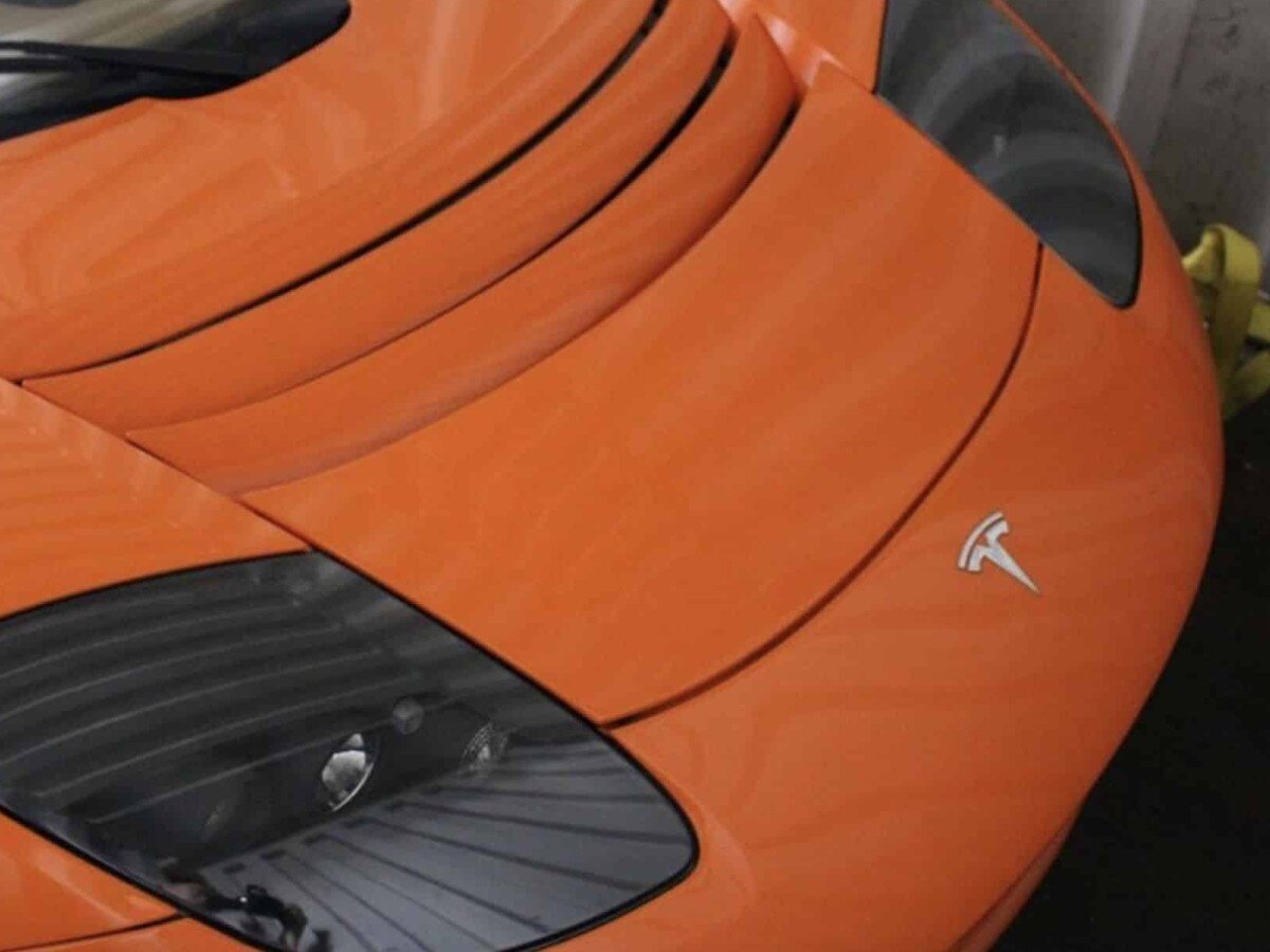    В Китае нашли три нетронутых родстера Tesla из прошлого