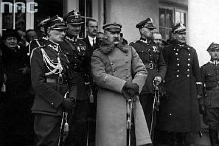 Премьер-министр Польши Ю. Пилсудский (в центре), 1927 год. фото из warblum.ru