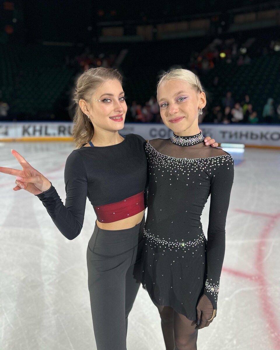 Алена с Кирой Трофимовой. Социальные сети «Ангелов Плющенко».