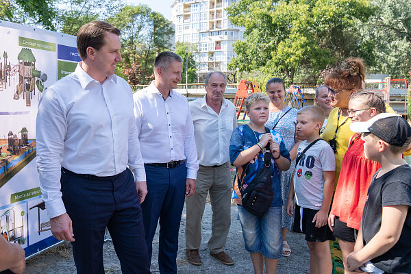 Алексей Копайгородский осмотрел место благоустройства общественного пространства на Батумском шоссе. 