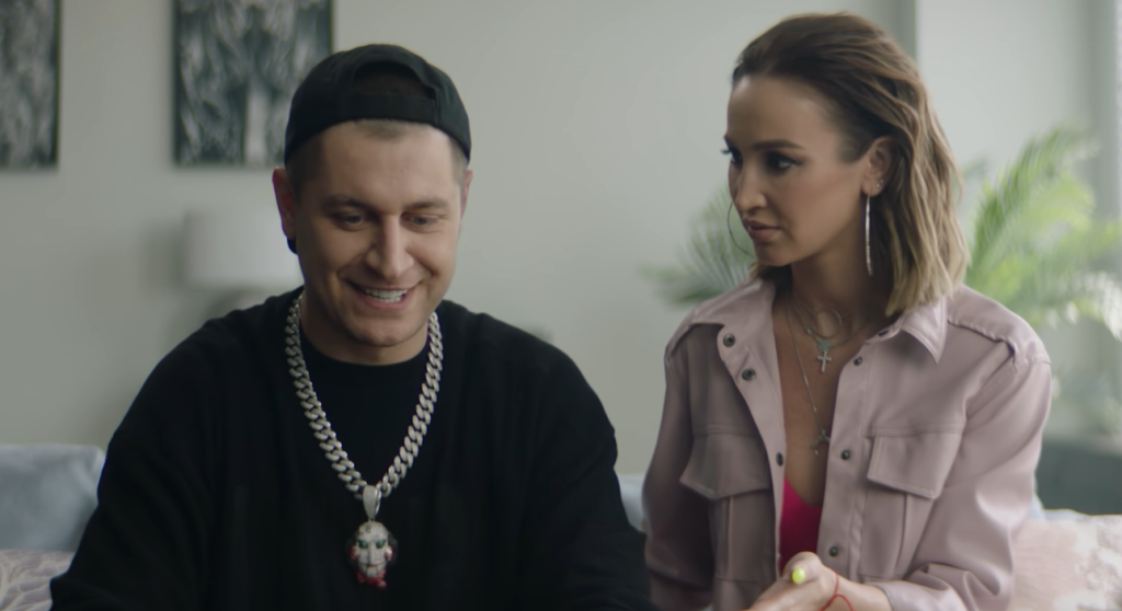    Фото: кадр клипа DAVA ft. SERYOGA - ЧЕРНЫЙ БУМЕР