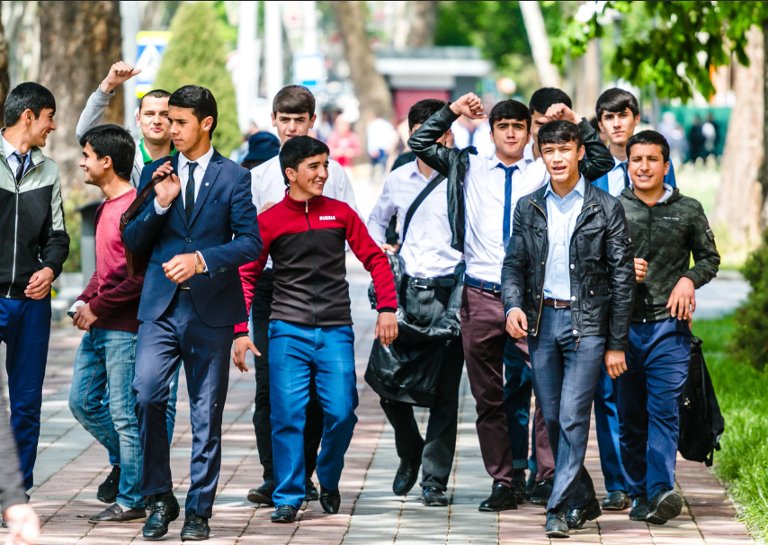 Сколько часов у узбеков. Столица Душанбе столица Таджикистана. Современные узбеки. Жители Таджикистана. Таджикские люди.