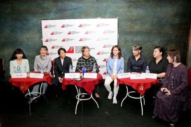    На пресс-конференции. Фото: Омский музыкальный театр/ Александр Барановский