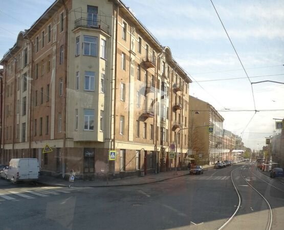 Когда трамвай прямо под окнами. Фото: marina-shandar.livejournal.com