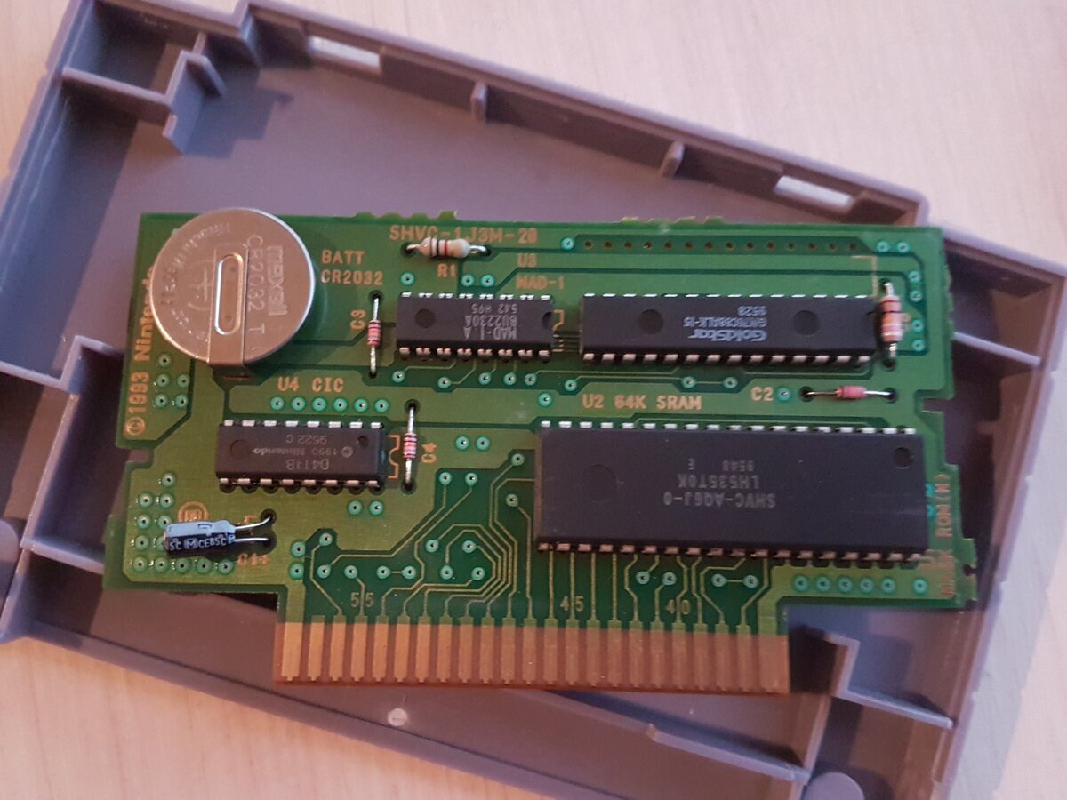 И с батарейкой 2032.