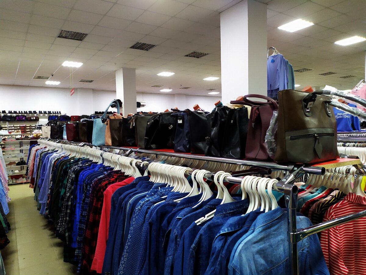 Shein в москве. Огромный ассортимент обуви. Ближайший магазин одежда обувь. Сток и секонд хенд. Огромный обувной магазин.