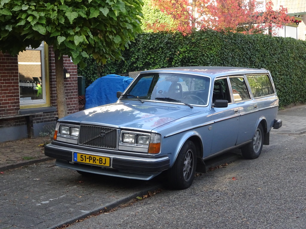 Lada lada granta. сааб уве. вторая жизнь уве фильм. вторая жизнь уве машина. автомобили в уве.