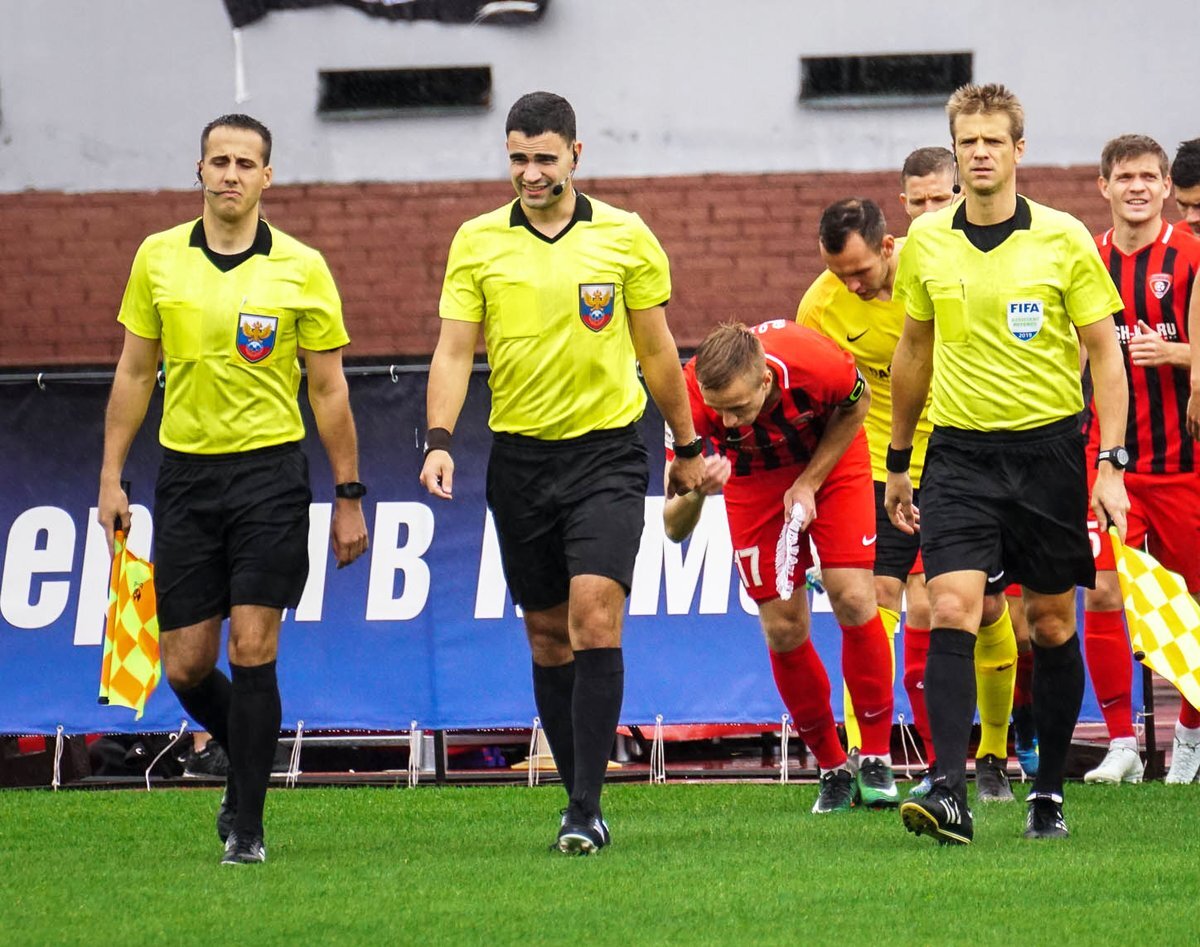 Ян Бобровский (в центре). Фото: Твиттер ФК «Текстильщик» Иваново