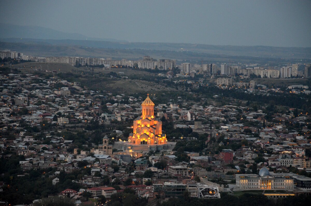 Сумеречный Тбилиси с горы Мтацминда