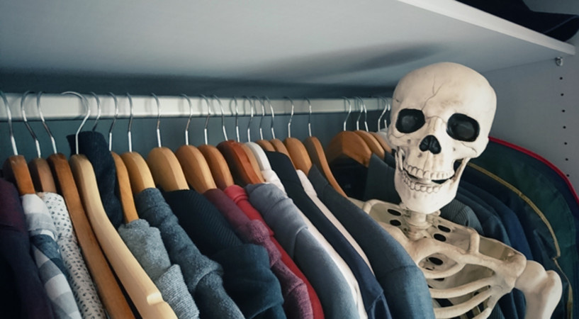 Вот когда стоит "заглянуть в шкаф" к продавцу недвижимости!