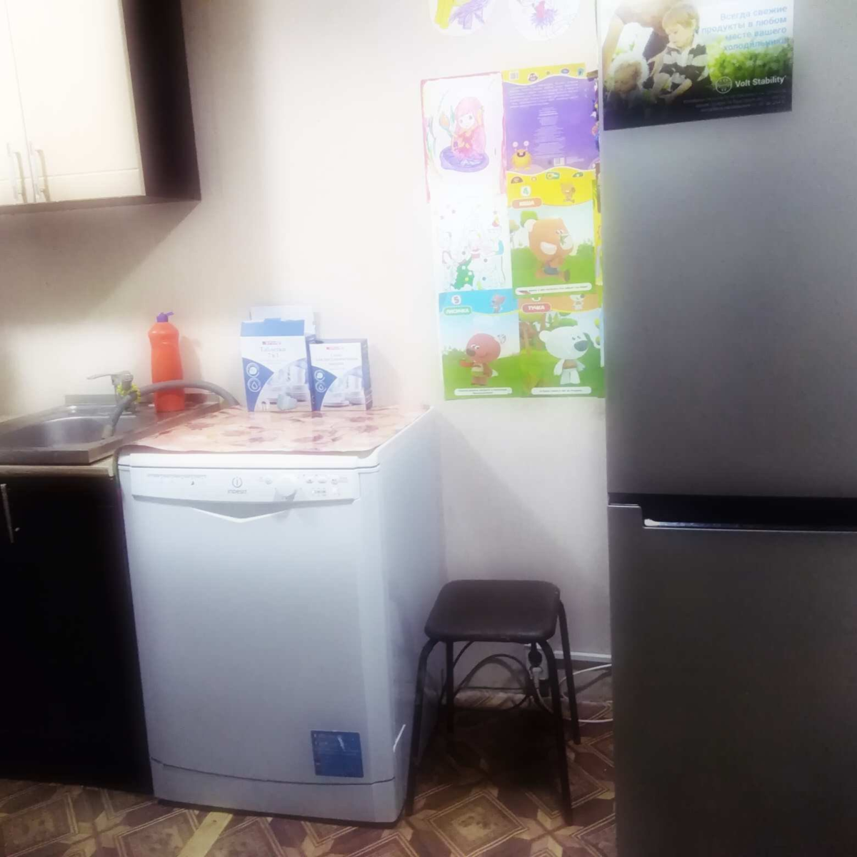 В интерьер вписалась)