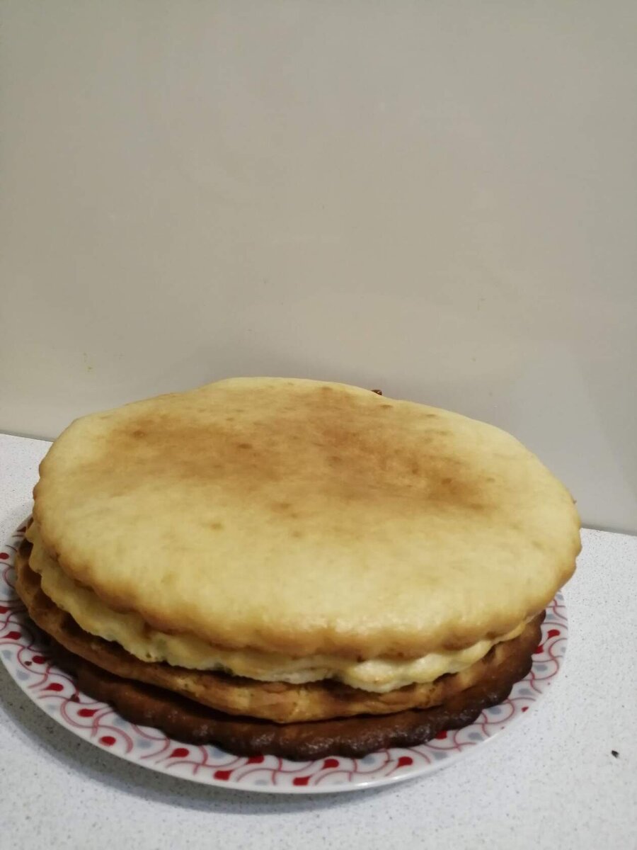 Коржи "молочная девочка":1 б сгущенки, 2 яйца, 1п.разрыхлителя, 1 ст. муки