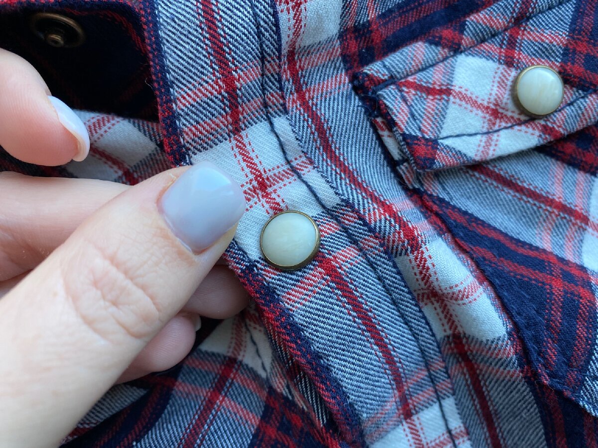 рубашка из новогодней коллекции H&M) оцените пуговицы:) Стоила 1100 руб