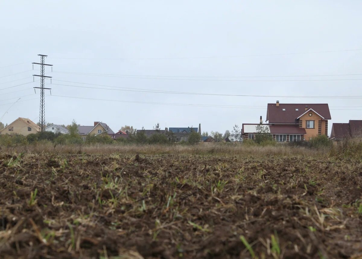 Земельные участки многодетным семьям. Участки многодетным. Листовки для рекламы страхования. Участки многодетным. Земельный участки многодетным екатеринбург.