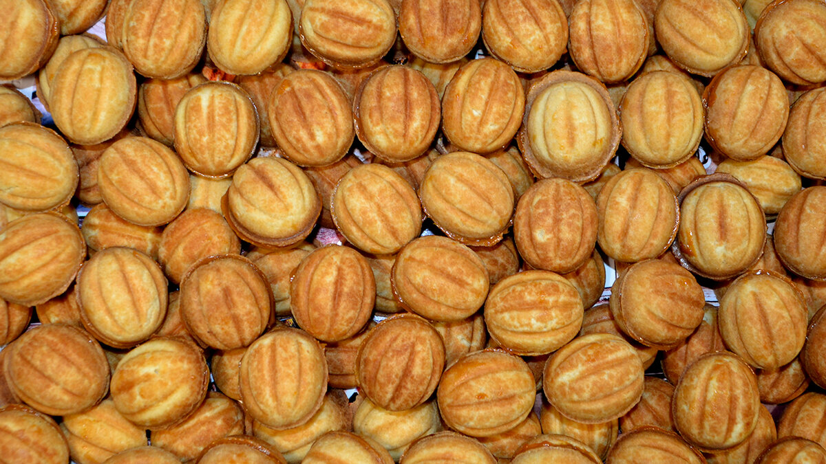 История одной вещи: орешки со сгущенкой — один из самых любимых советских десертов