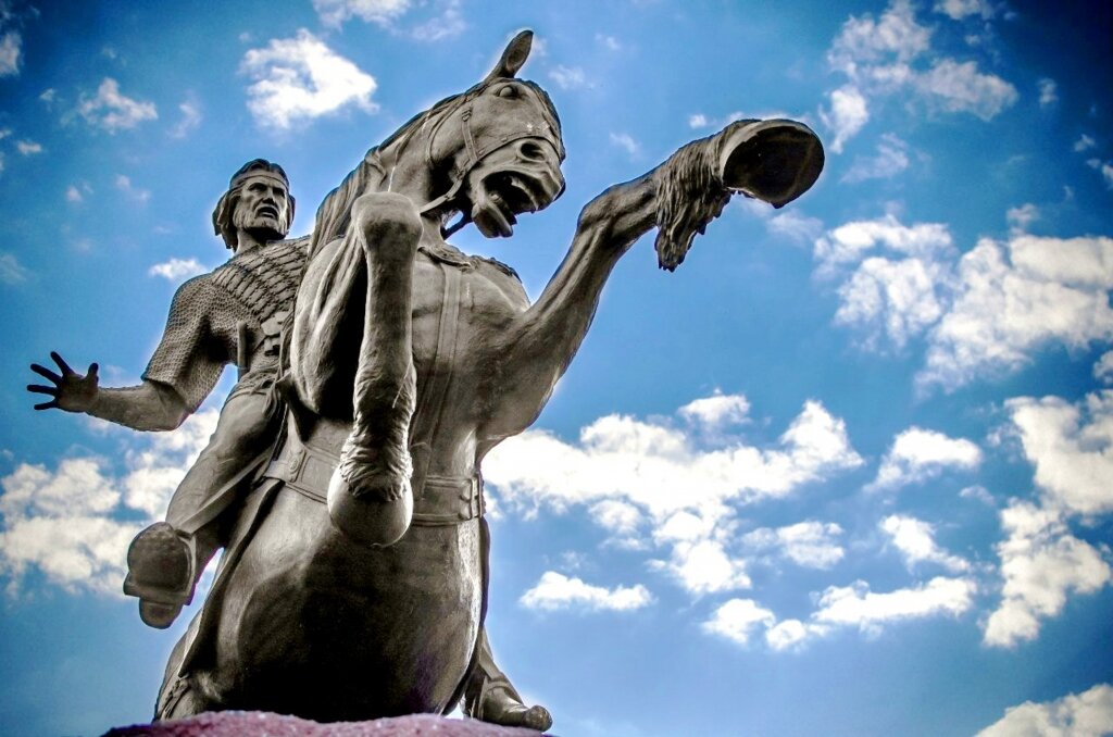 Памятник Евпатию Коловрату в Рязани.