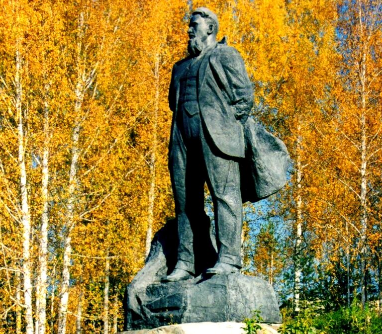 Памятник Игорю Васильевичу Курчатову в Снежинске. Фотография из открытых источников