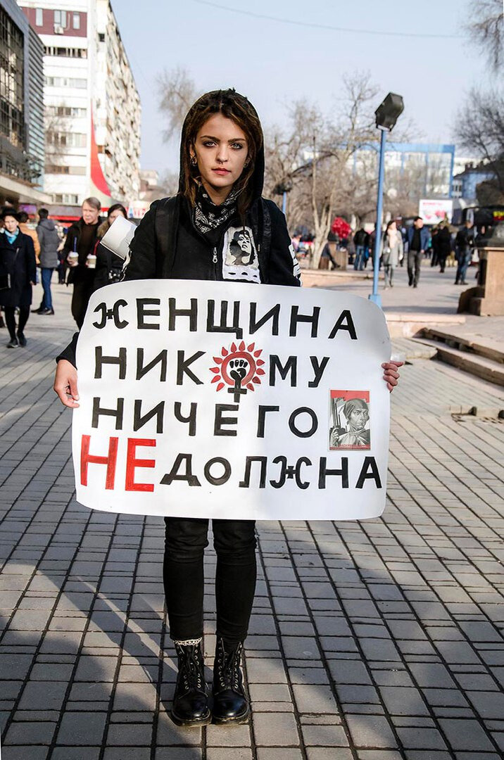 Вот девчуля!!!! Как хорошо над поработали ее "подруги- феминистки"!