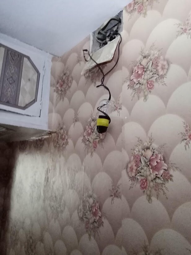 При помощи контрольки соединены провода