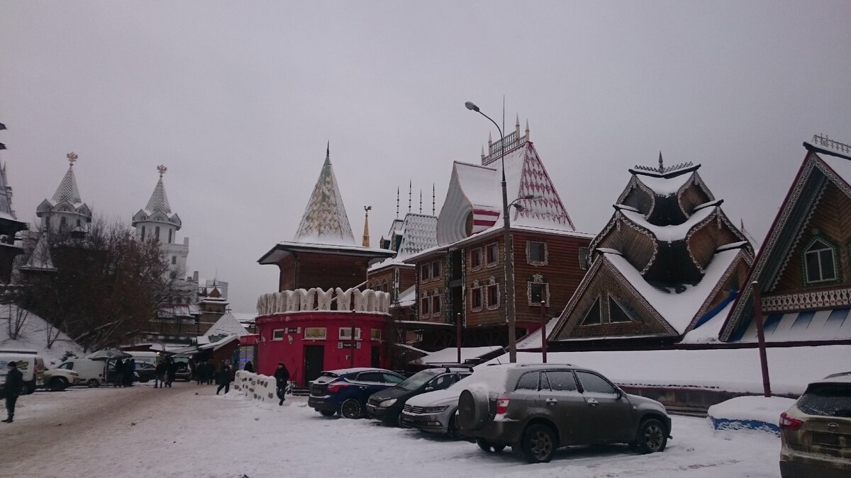 Блошиный рынок в Измайлово. Москва. 9 января 2021 г. Фото автора.