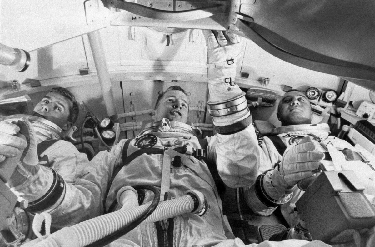 Экипаж "Аполлон-1" Фотография взята с сайта https://www.superentretenimento.com/15658627459985925368/archive-word-on-fire.html