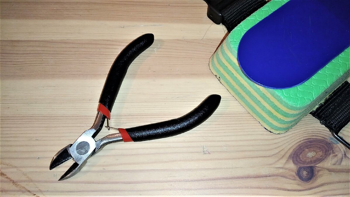 Кусачки на рыбалке могут пригодиться и для другого, но проигрывают в скорости использования ножницам для новорожденных (Листай)