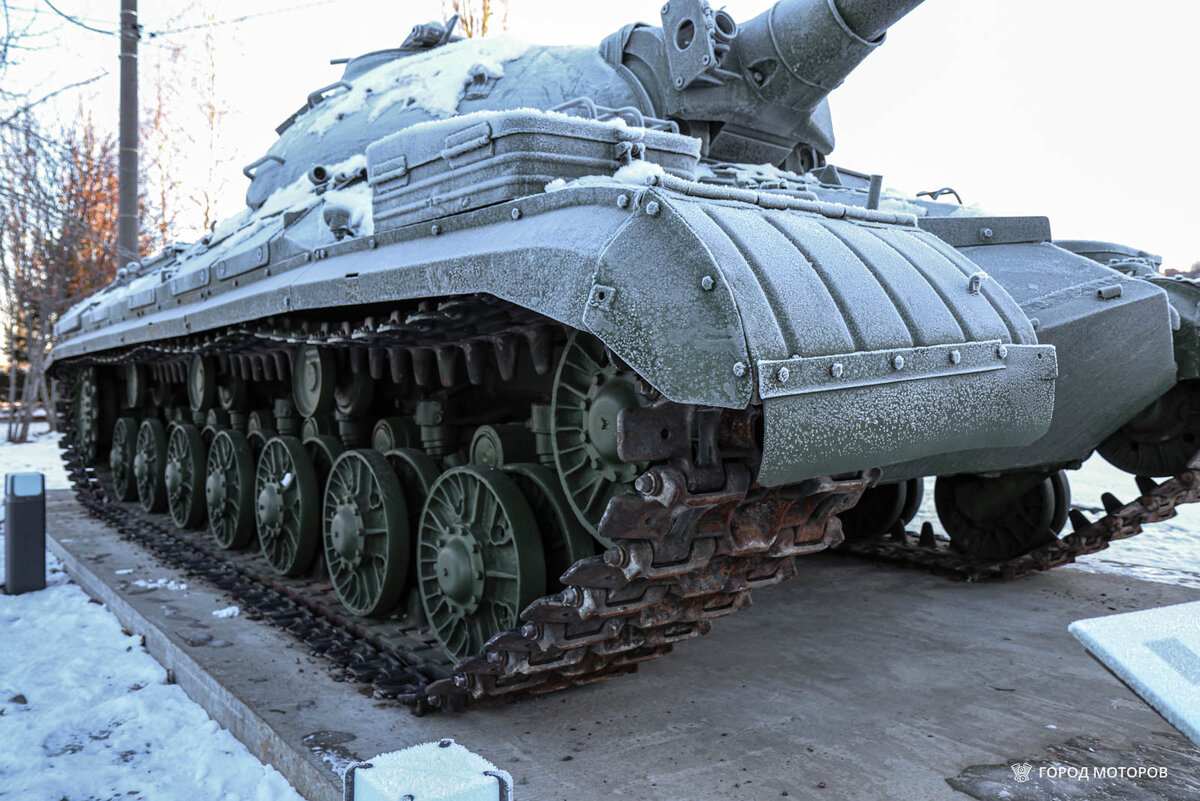 Сегодня я расскажу вам об очень классном советском танке. Даже если вы совершенно не можете различать их визуально, этот вы вряд ли спутаете с другими, ведь у него довольно характерная внешность.-2