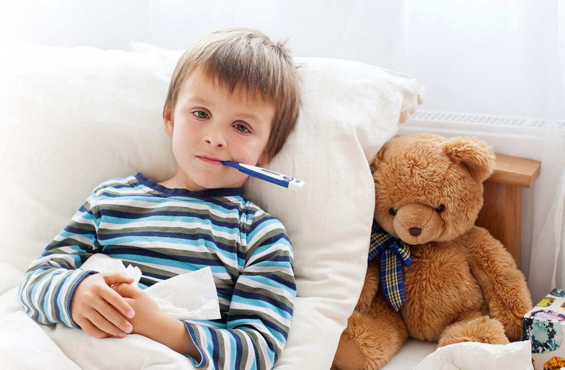 Новогодние чбд 2023. Ребенок болеет. Больной ребенок. Часто болеющие дети. Дети болеют в детском саду.