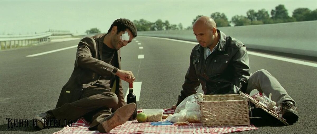 Кёртис и Жерве устроили пикник на трассе